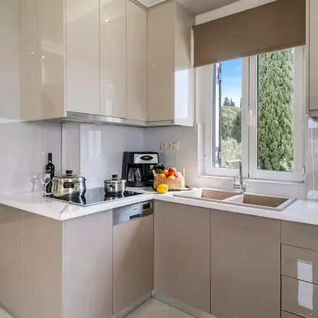 Villasgoudis Evelynn Βίλα Τσουκαλάδες